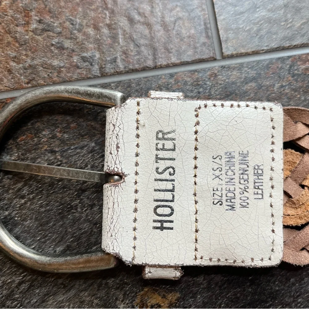 Hollister women’s leather wide braided off white,pewter silver color. Size XS-S